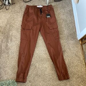 Refuge women’s Rust Cargo jogger Pants NWT